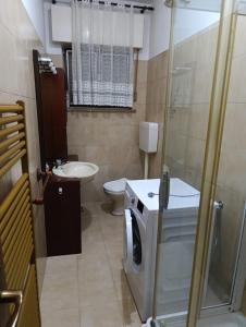 a bathroom with a toilet sink and a washing machine at Samuel Apartment 7 Posti Letto Monfalcone in Monfalcone
