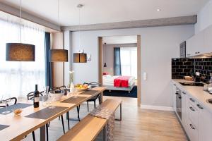 Kuchyň nebo kuchyňský kout v ubytování MLOFT Apartments München