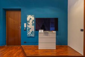 a room with a blue wall with a counter and a mirror at Katrina's Home alloggio turistico in Fiumicino