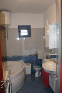 Koupelna v ubytování Apartments Jakovljevic