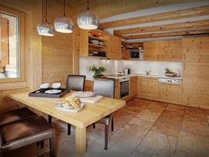 Η κουζίνα ή μικρή κουζίνα στο Chalet Timan - OVO Network +21 φωτογραφίες