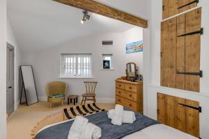 Postel nebo postele na pokoji v ubytování Central Holiday Home Full Kitchen With Parking + 34 fotografií