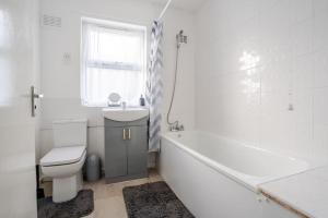 a bathroom with a toilet and a tub and a sink at Serviced Accommodation Liverpool by Tomla- Free Parking in Liverpool +47 photos
