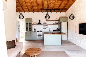 Kuchyň nebo kuchyňský kout v ubytování Fethiye VillalarımVilla 3