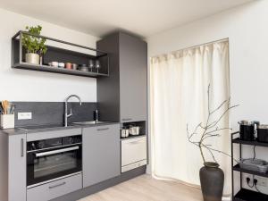 Kuchyň nebo kuchyňský kout v ubytování Scandi Micro House
