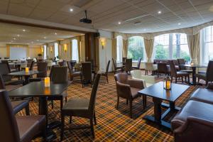 ห้องอาหารหรือที่รับประทานอาหารของ Royal Victoria Hotel Snowdonia