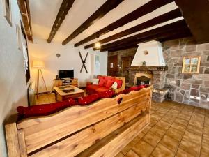 a living room with a couch and a fireplace at Le Grand Ours, appartement spacieux avec terrasse in Xonrupt-Longemer