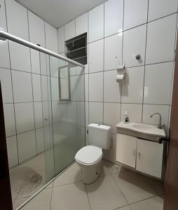 Koupelna v ubytování Casa com 2 quartos perto do Buritis