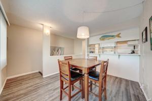 Η κουζίνα ή μικρή κουζίνα στο Beautiful Beach Front Condo at Pinnacle Port A-125