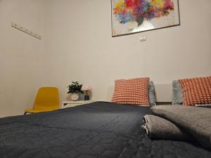 Postel nebo postele na pokoji v ubytování Downtown Gem Rooms