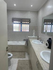 Ένα μπάνιο στο Bay Lodge Bliss