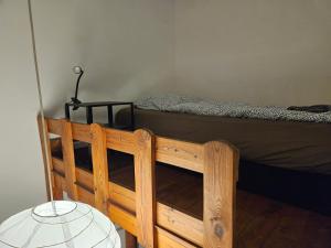 Postel nebo postele na pokoji v ubytování Downtown Gem Rooms