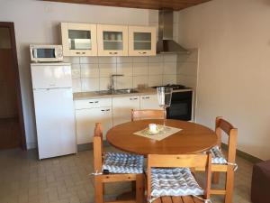 Kuchyň nebo kuchyňský kout v ubytování Apartments Durda
