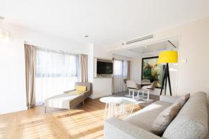 TV a/nebo společenská místnost v ubytování Renaissance Aix-en-Provence Hotel