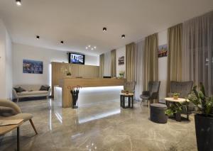 TV a/nebo společenská místnost v ubytování Prague Season Hotel