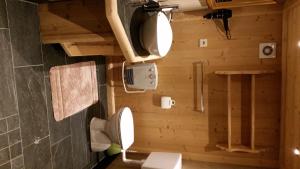 Phòng tắm tại Hütte - Ferienhaus Bischoferhütte für 2-10 Personen
