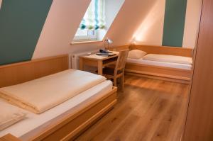 Postel nebo postele na pokoji v ubytování Hotel Schwarzes Ross