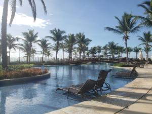 Bazén v ubytování Golf Ville l Apto Nascente de Luxo nebo v jeho okolí