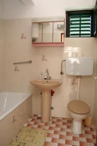Koupelna v ubytování Apartment Sucuraj 136b