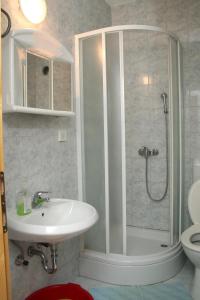 Koupelna v ubytování Apartment Sucuraj 136b