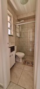 Ένα μπάνιο στο Apartamento à beira-mar no centro de Capão da Canoa