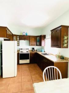 Η κουζίνα ή μικρή κουζίνα στο Beautiful Beach Style 2 Story Villa #18