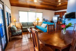 a living room with a table and a couch at Isla Bonita Yacht Club in San Pedro