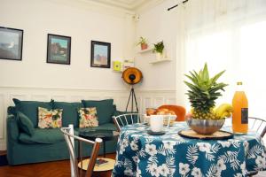 a living room with a table and a couch at Entre 2 flots 1 in Le Tréport