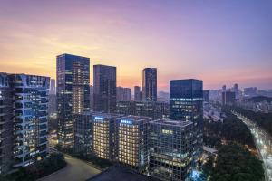 Pemandangan umum bagi Shenzhen atau pemandangan bandar yang diambil dari apartmen