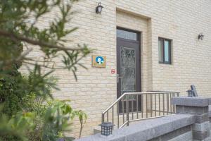 a door of a brick building with a staircase and sidx sidx sidx at 98Guesthouse in Jincheng