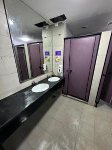 Bany a Checkers Hostel