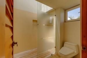 Ένα μπάνιο στο Dream House with private Deck in Puerto Aventuras