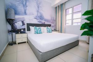 Postel nebo postele na pokoji v ubytování Swing & Pillows - USJ Taipan