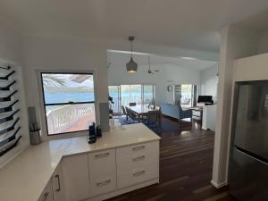 Μια τηλεόραση ή/και κέντρο ψυχαγωγίας στο Casuarina Cove 14 & Free Buggy - Hamilton Island