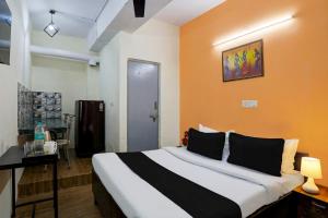 Postel nebo postele na pokoji v ubytování Super Hotel O Malviya Nagar Inn
