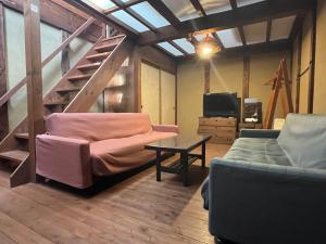 TV in/ali zabaviščno središče v nastanitvi 北国街道 脇本陣の宿 粂屋 1棟貸切プラン