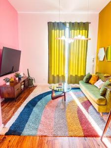 Et tv og/eller underholdning på Vintage Vibes - Minutes From The Broadway Buzz + 27 billeder