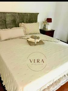 Cama o camas de una habitación en VERA apartman