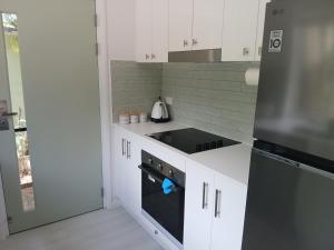 Kuchyň nebo kuchyňský kout v ubytování Rosalita, Picnic Bay + 37 fotografií