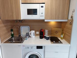A kitchen or kitchenette at Casa del Mar Air-conditioned Apartment with Swimming Pools - Corralejo Playa