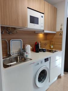A kitchen or kitchenette at Casa del Mar Air-conditioned Apartment with Swimming Pools - Corralejo Playa