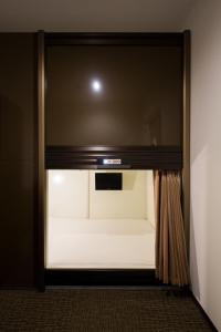 Postel nebo postele na pokoji v ubytování Capsule Hotel Cube Hiroshima