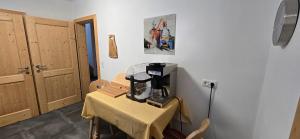 Příslušenství pro přípravu čaje a kávy v ubytování Haus Auszeit
