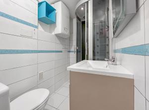 Koupelna v ubytování Chez Jeanine - Studio avec Wifi et Climatisation