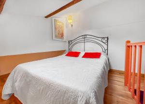 Postel nebo postele na pokoji v ubytování Chez Jeanine - Studio avec Wifi et Climatisation + 16 fotografií