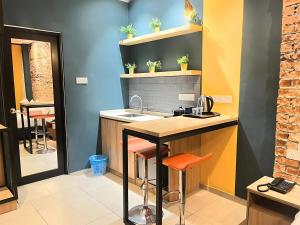 Kuchyň nebo kuchyňský kout v ubytování Smile Hotel Wangsa Maju