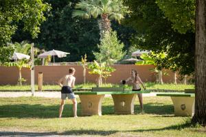 Zahrada ubytování Huttopia Lac d'Aureilhan - Mimizan + 6 fotografií