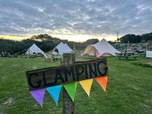 Lakeside Glamping Firecrest的证书、奖牌、标识或其他文件