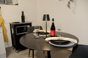 a table with two glasses and a bottle of wine at TuaCasa - Gemütliches Souterrain Apartment in Lippstadt