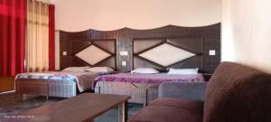 Ένα ή περισσότερα κρεβάτια σε δωμάτιο στο Lord Krishna Guest House